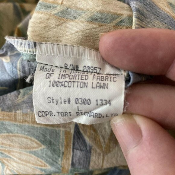 Tori Richard Hawaiian shirt Mens L Beige Cotton Lawn Aloha Vacation - Picture 6 of 8